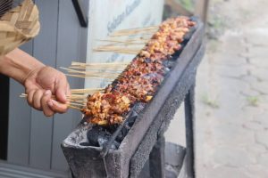 Sate Makanan Khas Indonesia yang Paling Lezat